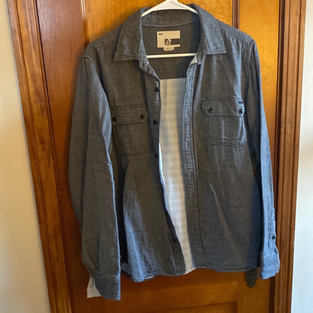 Reef Medium Long Sleeve Button Up